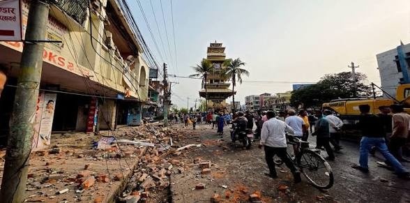 अतिक्रिमित घरटहरा भत्काएर वीरगञ्जको मुख्य सडक विस्तार सुरु